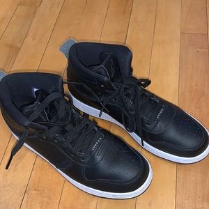 Jordan black heritage mids